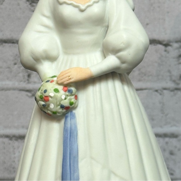 THE BRIDE 1985 International Gallery of Art Figurine Music Box w Girl Behind Her - Picture 6 of 13